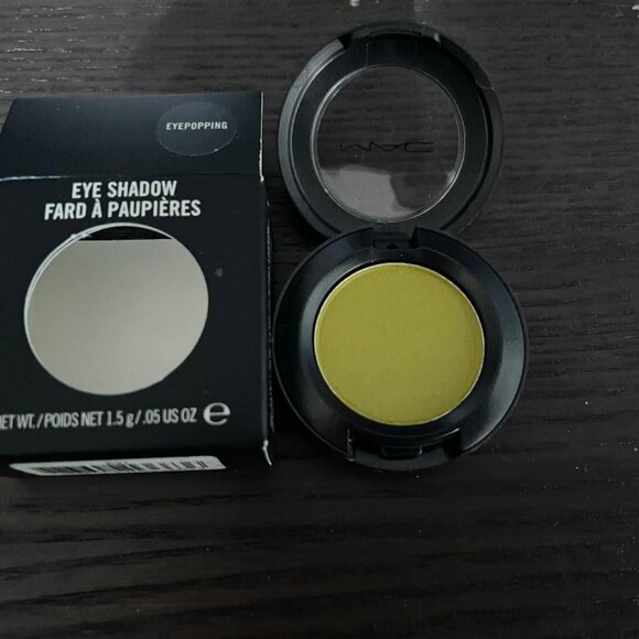 MAC Eye Shadow ~ Eyepopping ~ - Picture 1 of 2